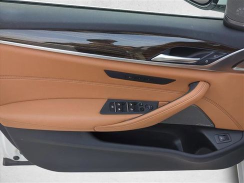 Used 2021 BMW 530i w/ Premium Package image 10