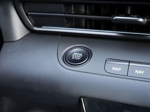Certified 2025 Hyundai Elantra SEL FWD image 28