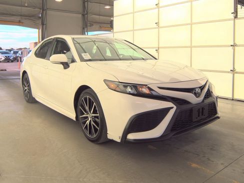 Used 2023 Toyota Camry SE image 10