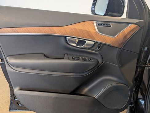 Used 2024 Volvo XC90 B6 Plus image 11