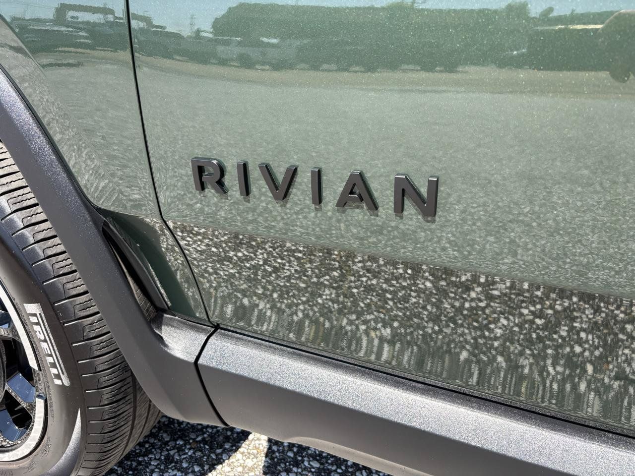 Used 2025 Rivian R1S Adventure Dual AWD/4WD image 35