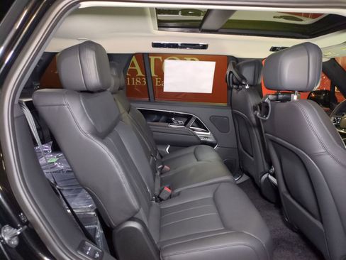 New 2026 Land Rover Range Rover Long Wheelbase SE AWD/4WD image 28