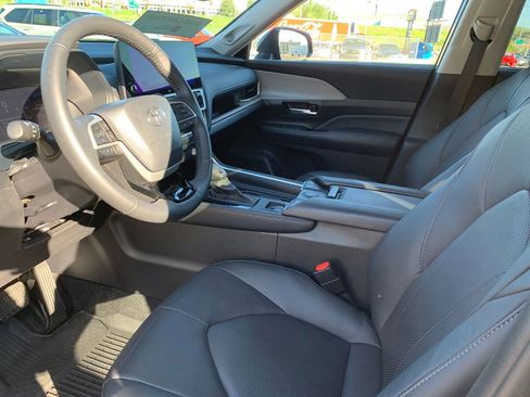 Used 2025 Toyota Grand Highlander AWD Hybrid image 11