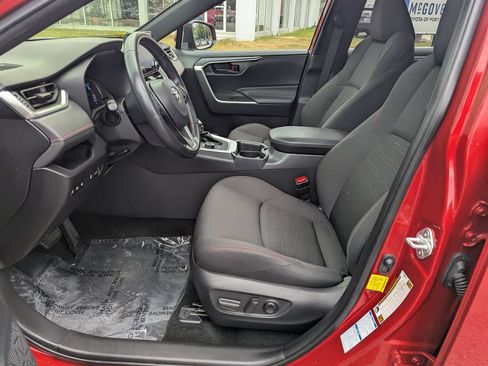 Used 2021 Toyota RAV4 SE w/ Weather & Moonroof Package AWD/4WD image 17