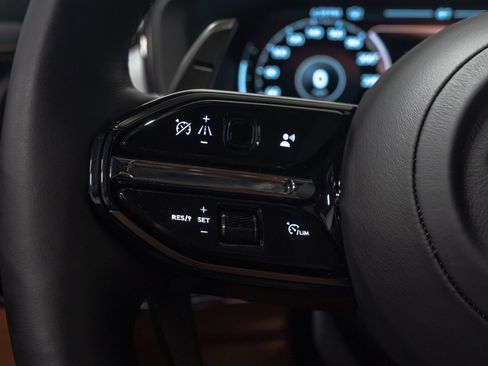 Used 2025 Aston Martin DBX 707 image 50