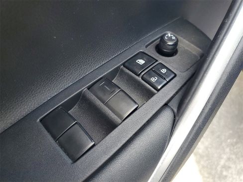 Certified 2023 Toyota Corolla Cross LE image 19