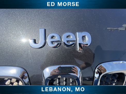 Used 2017 Jeep Cherokee Latitude w/ Cold Weather Group AWD/4WD image 27