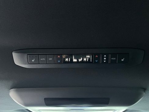 Used 2025 Toyota Sienna Platinum image 15