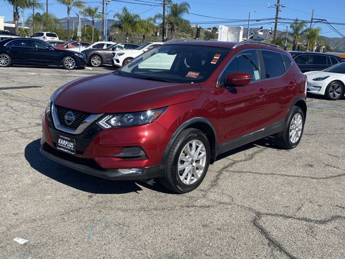 Used 2021 Nissan Rogue Sport SV image 2