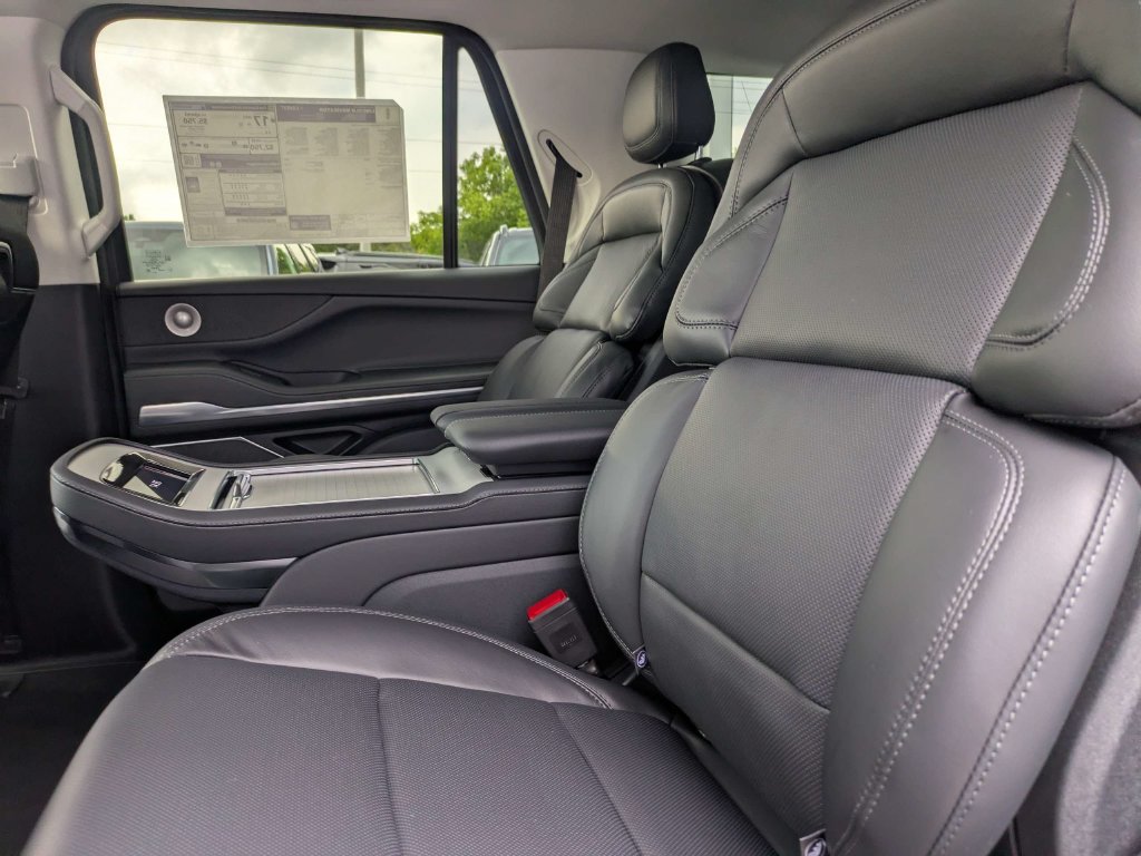 New 2027 Lincoln Navigator Reserve AWD/4WD image 17