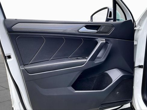 Used 2023 Volkswagen Tiguan SE w/ Panoramic Sunroof Package FWD image 20
