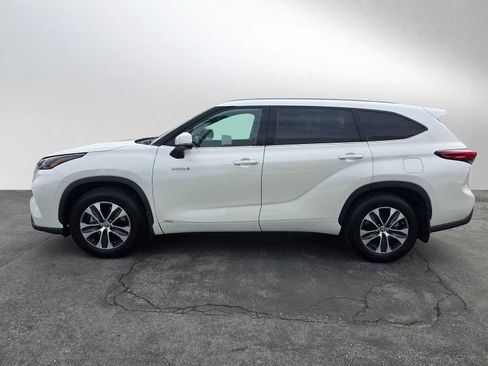 Used 2021 Toyota Highlander XLE image 6