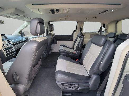 Used 2010 Chrysler Town & Country Touring Plus w/ Premium Group image 24