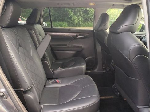 Used 2020 Toyota Highlander Platinum AWD/4WD image 28