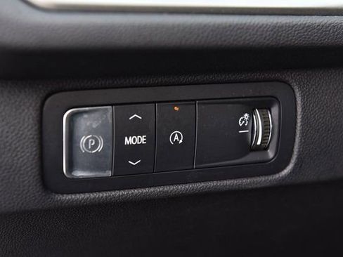 Used 2025 Chevrolet Traverse LT image 12