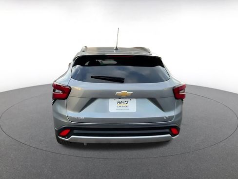 Used 2025 Chevrolet Trax LT image 11