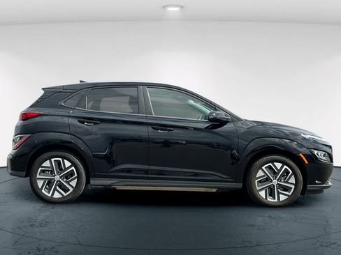 Used 2023 Hyundai Kona Limited w/ Cargo Package FWD image 6
