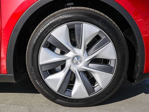 Used 2024 Tesla Model Y Long Range image 11