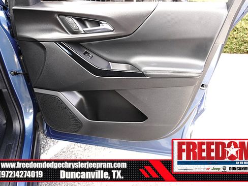 Used 2025 Chevrolet Equinox LT FWD image 40