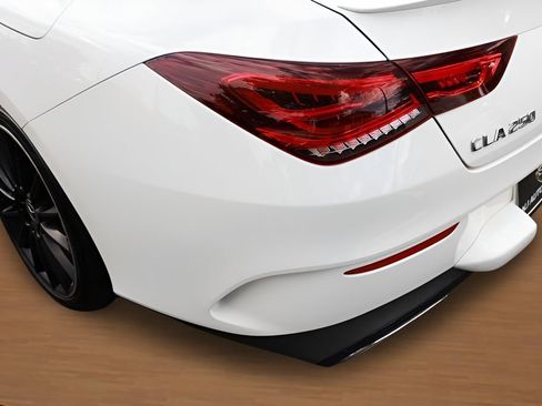 Used 2021 Mercedes-Benz CLA 250 image 9