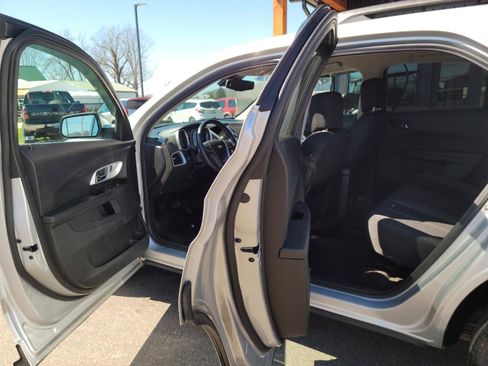 Used 2017 Chevrolet Equinox LT w/ Convenience Package image 7