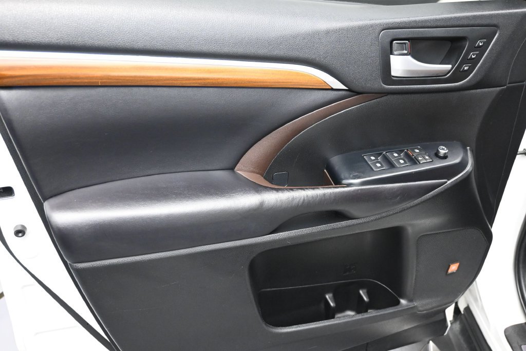 Used 2019 Toyota Highlander Limited Platinum AWD/4WD image 3