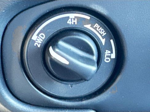 Used 2022 Nissan Frontier SV w/ Technology Package AWD/4WD image 19