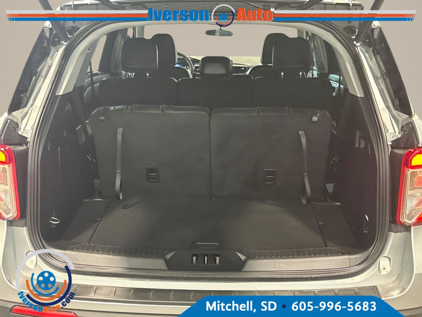Used 2024 Ford Explorer XLT w/ Equipment Group 202A AWD/4WD image 30