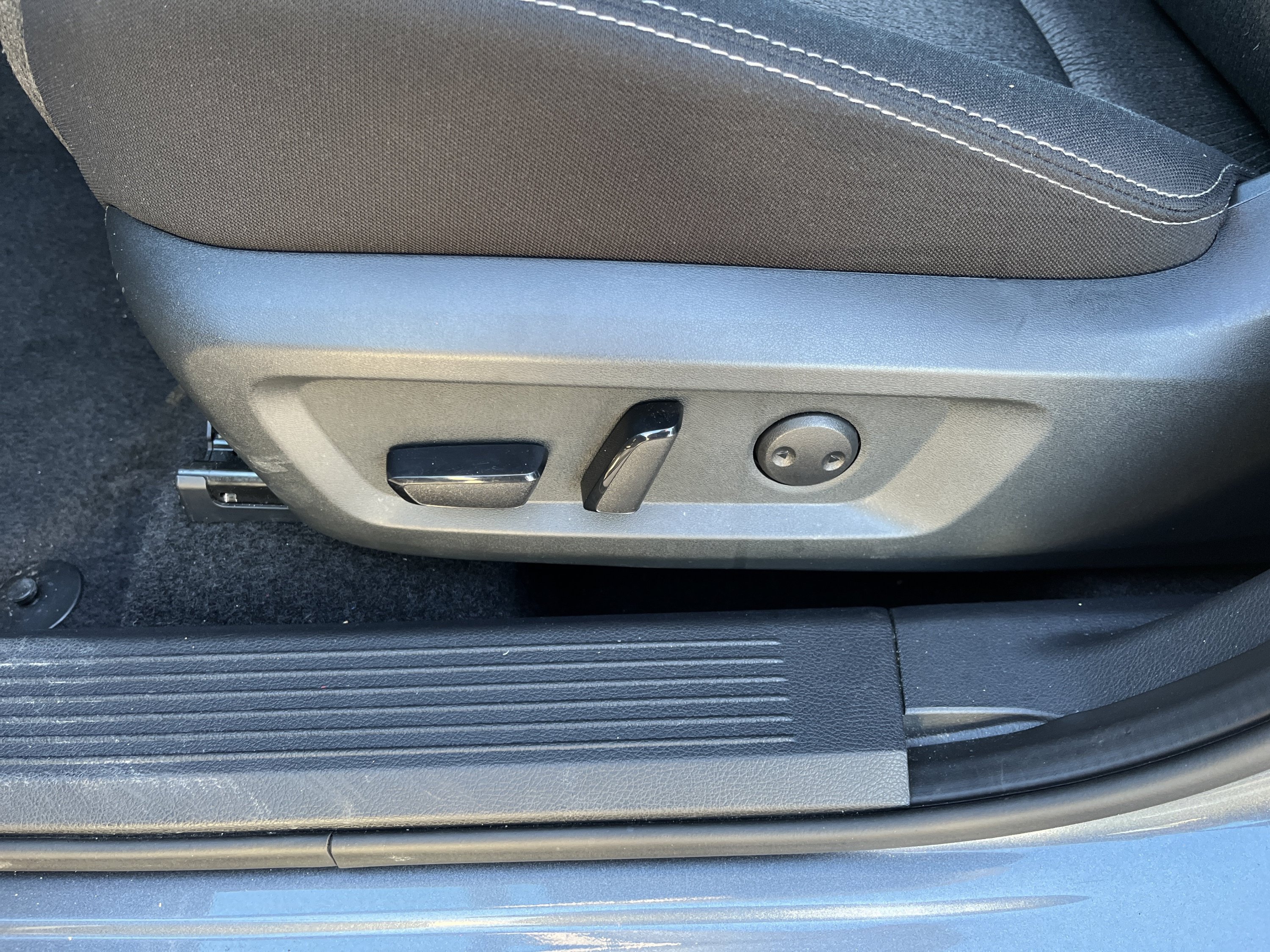 Used 2026 Nissan Rogue SV AWD/4WD image 16