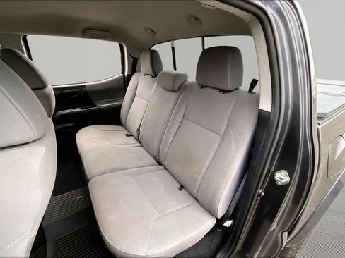 Used 2019 Toyota Tacoma SR5 AWD/4WD image 16