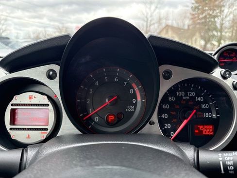 Used 2009 Nissan 370Z Touring w/ Sport Pkg image 19