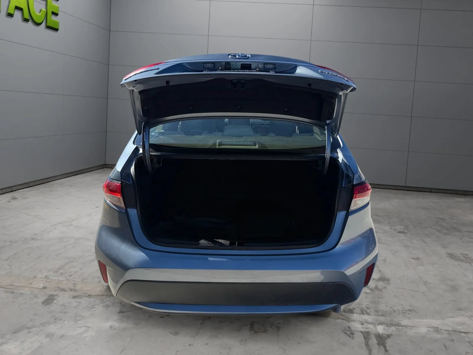 Used 2020 Toyota Corolla LE FWD image 10