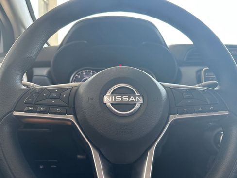 Used 2025 Nissan Versa SV image 28