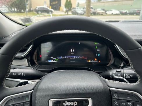 Used 2023 Jeep Grand Cherokee 4WD 4xe image 23