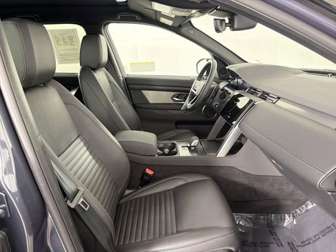 Certified 2025 Land Rover Discovery Sport Dynamic SE image 32