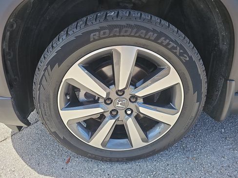 Used 2024 Honda Pilot Touring image 10