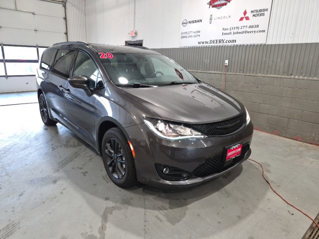 Used 2020 Chrysler Pacifica Touring-L AWD/4WD image 1