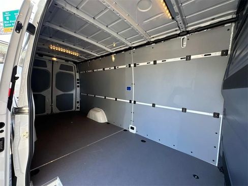 Used 2025 Mercedes-Benz Sprinter 2500 image 9