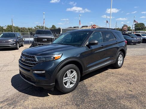 Used 2023 Ford Explorer XLT w/ Equipment Group 202A AWD/4WD image 3