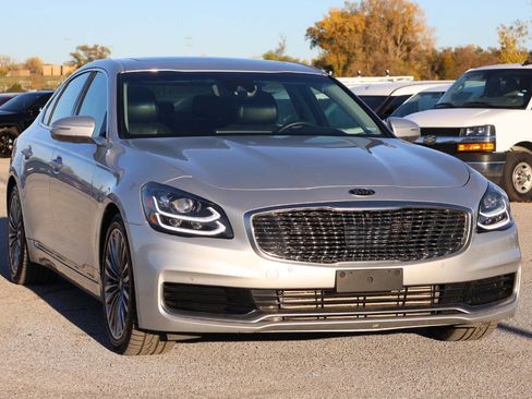Used 2020 Kia K900 Luxury image 4