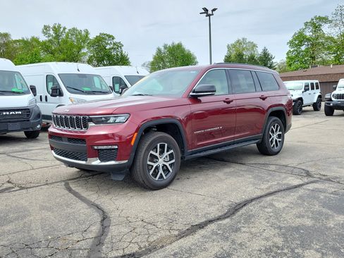 Used 2025 Jeep Grand Cherokee L Limited AWD/4WD image 2