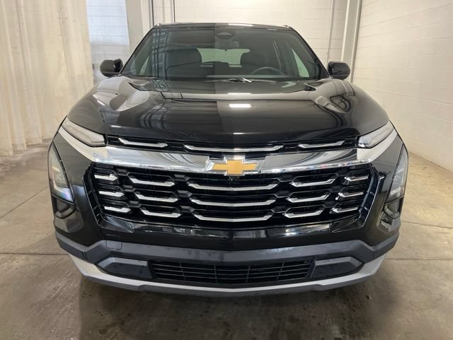 Used 2025 Chevrolet Equinox LT AWD/4WD image 2