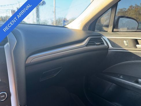 Used 2019 Ford Fusion SE image 30