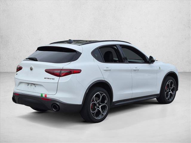 Used 2022 Alfa Romeo Stelvio Ti AWD/4WD image 5