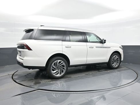 New 2025 Lincoln Navigator Reserve image 9
