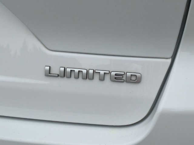 Used 2024 Jeep Grand Cherokee Limited AWD/4WD image 9