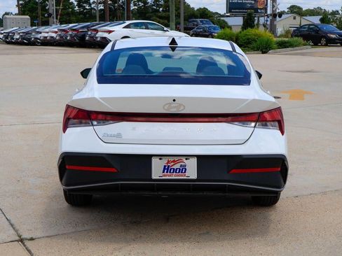 New 2026 Hyundai Elantra SE FWD image 22