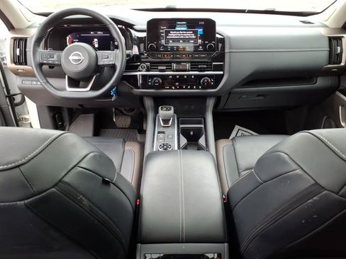Used 2023 Nissan Pathfinder Platinum w/ Lighting Package (N93) AWD/4WD image 12