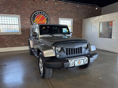 Used 2015 Jeep Wrangler Unlimited Sahara w/ Connectivity Group image 13