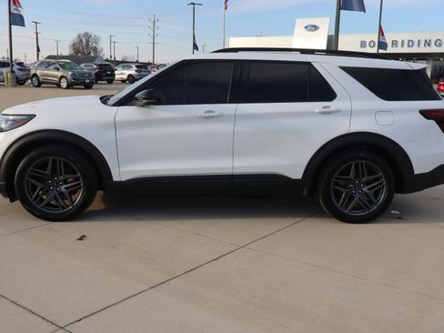 Used 2025 Ford Explorer ST image 8